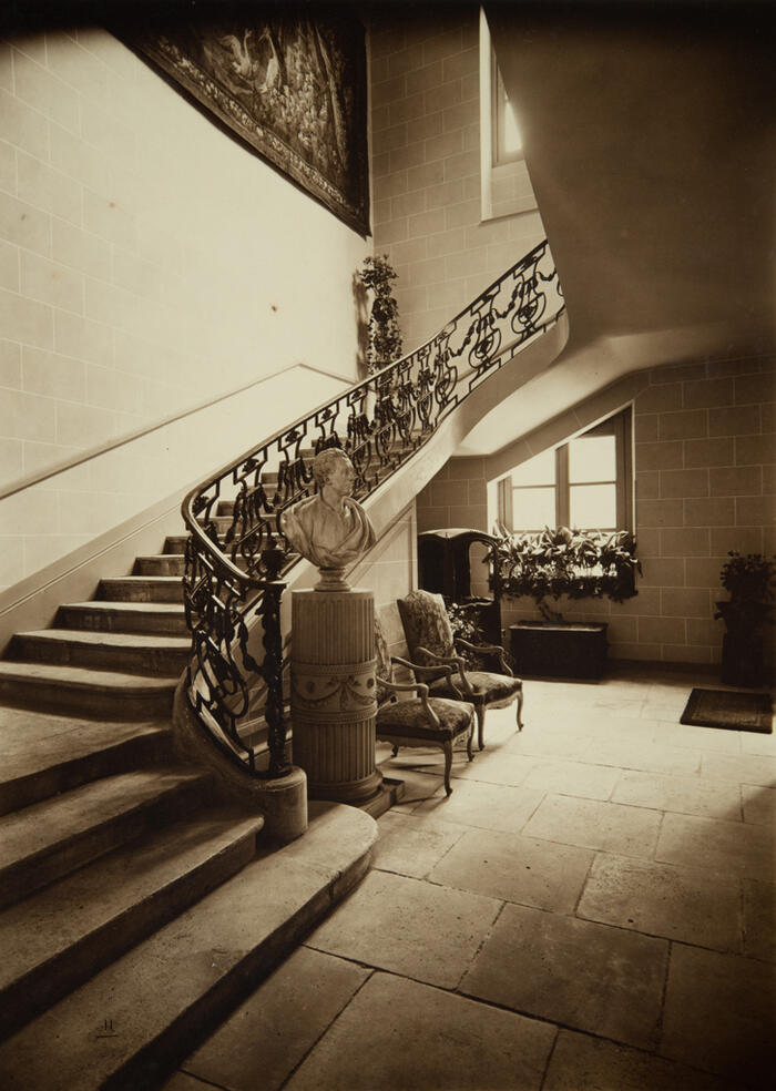 Vue sur le vestibule et l'escalier d'honneur, Expositon d'art ancien du XVIIe et XVIIIe siècles, 1924<br/> &copy;  madd-bordeaux