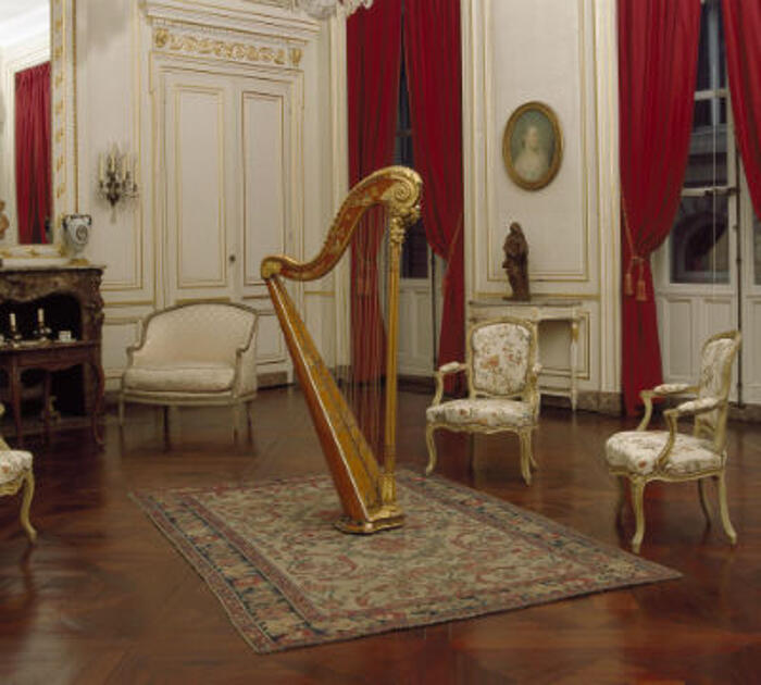 Harpe dans le salon de compagnie de l'hôtel de Lalande<br/> &copy;  madd Bordeaux