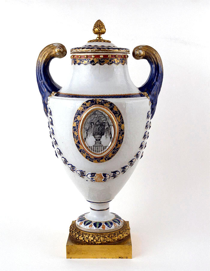 Manufacture de Compagnie des Indes - Urn decorated with seditious images - circa 1796 - André Lataillade legacy, 1969<br/> &copy; madd-bordeaux - L. Gauthier