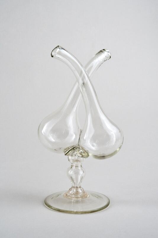Huilier vinaigrier guédoufle en verre, France, 18e siècle<br/> &copy;  madd Bordeaux - L. Gauthier