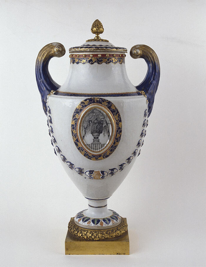 Manufacture de Compagnie des Indes - Paire d'urnes à décor d’images séditieuses - vers 1796<br/> &copy;  madd-bordeaux - L. Gauthier