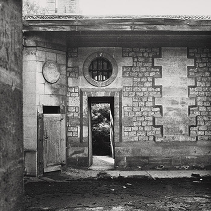 Cour des marins de l'ancienne prison de la rue Boulan, vers 1979<br/> &copy;  madd Bordeaux