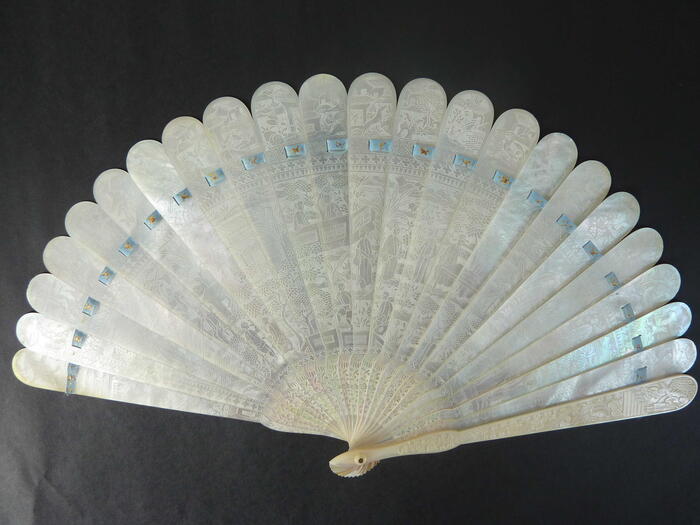 The mother-of-pearl fan of Marie-Caroline, Duchess of Berry<br/> &copy;  madd Bordeaux - L. Gauthier