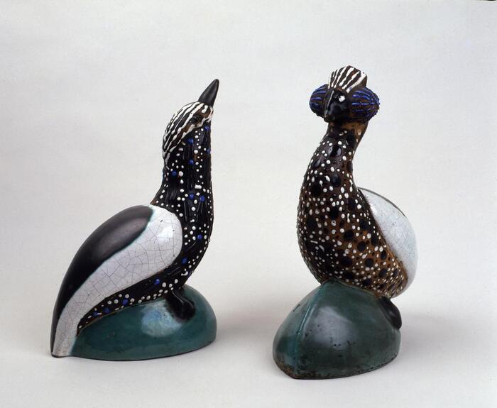 Pair of statuettes of a seabird and a guinea fowl, signed below the pieces Gête<br/> &copy; madd Bordeaux - L. Joubert