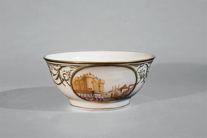 Bol en porcelaine de Bordeaux à décor de prise de la Bastille<br/> &copy;  madd-bordeaux - L.Gauthier