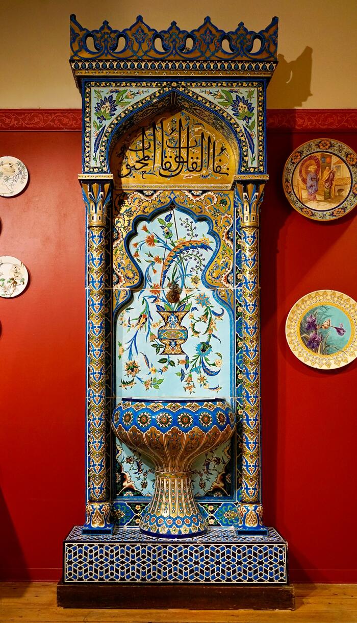 Fontaine murale de style persan et vasque monumentale,  manufacture Jules Vieillard & Cie, fin XIXe siècle<br/> &copy; madd-bordeaux - I. Gaspar Ibeas