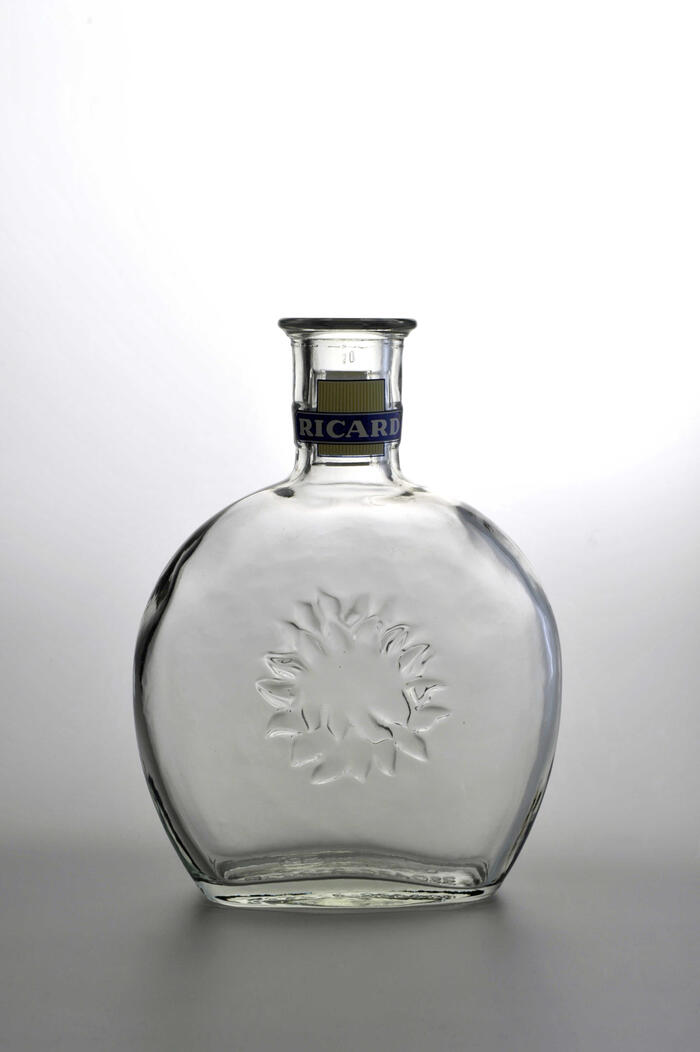 Premium decanter by Elisabeth Garouste & Mattia Bonetti for Ricard<br/> &copy; madd Bordeaux - L. Gauthier