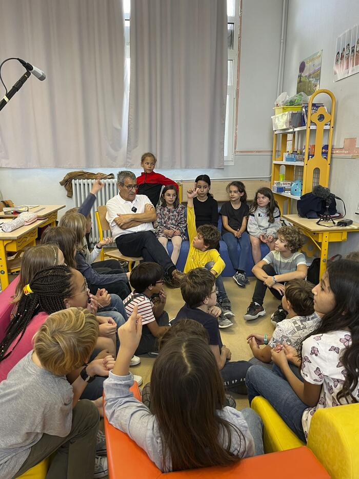 Le biomimétisme avec Gilles Boeuf et les élèves de l'ecole élémentaire Cazemajor à Bordeaux<br/>