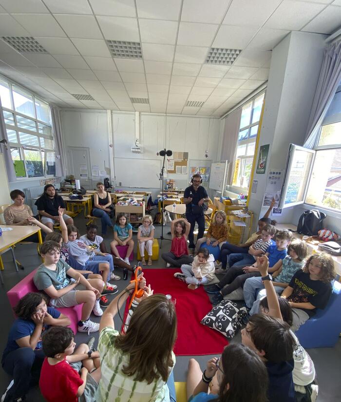 Constance rubini et  les élèves de l'ecole élémentaire Cazemajor à Bordeaux<br/>